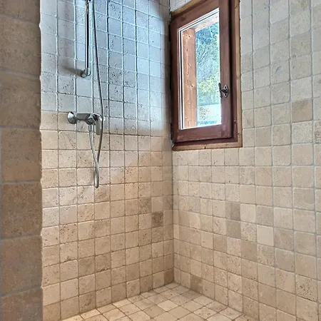 Chalet Spacieux à Pour 9 – Vue Panoramique Mont-blanc, Jacuzzi, Jardin&parking