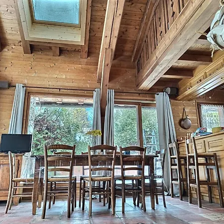 Spacieux à Pour 9 – Vue Panoramique Mont-blanc, Jacuzzi, Jardin&parking Chalet