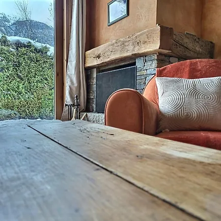 Chalet Spacieux à Pour 9 – Vue Panoramique Mont-blanc, Jacuzzi, Jardin&parking