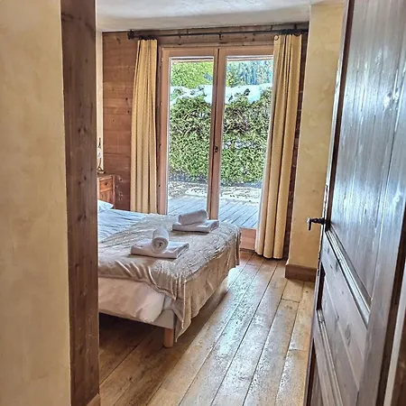 Spacieux à Pour 9 – Vue Panoramique Mont-blanc, Jacuzzi, Jardin&parking Chalet Chamonix