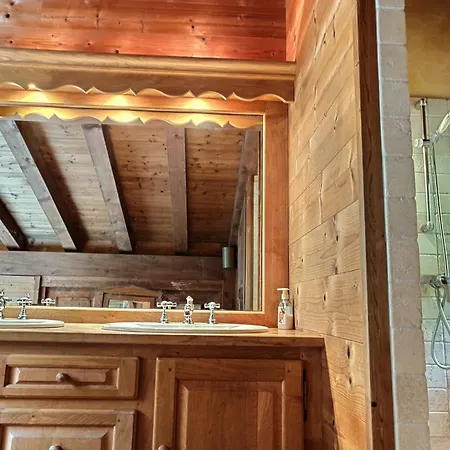 Chalet Spacieux à Pour 9 – Vue Panoramique Mont-blanc, Jacuzzi, Jardin&parking