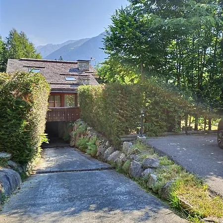 Chalet Spacieux à Pour 9 – Vue Panoramique Mont-blanc, Jacuzzi, Jardin&parking Chamonix