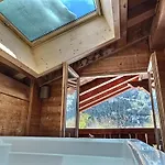 Spacieux à Pour 9 – Vue Panoramique Mont-blanc, Jacuzzi, Jardin&parking *