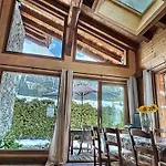 Chalet Spacieux à Pour 9 – Vue Panoramique Mont-blanc, Jacuzzi, Jardin&parking Chamonix