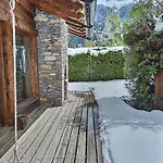 Spacieux à Pour 9 – Vue Panoramique Mont-blanc, Jacuzzi, Jardin&parking Chalet
